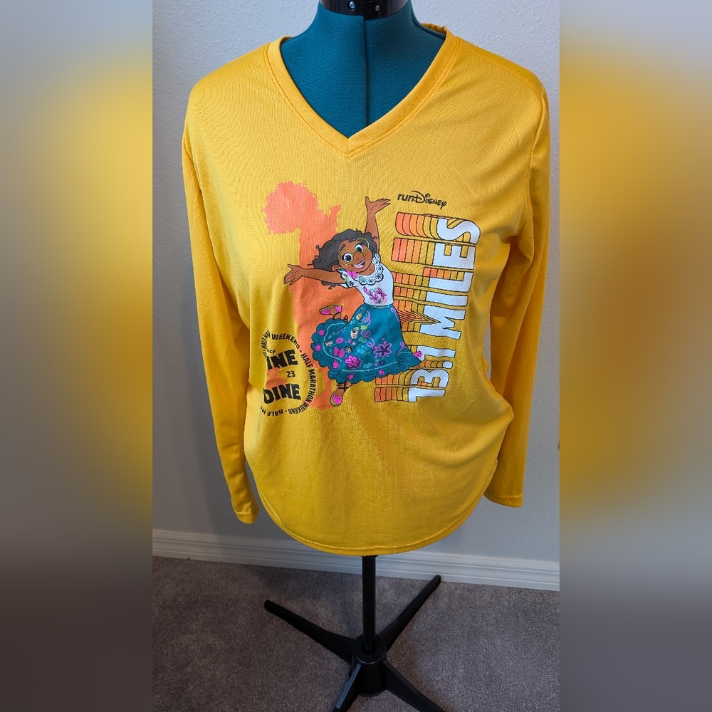 2023 wine and dine half marathon shirt encanto